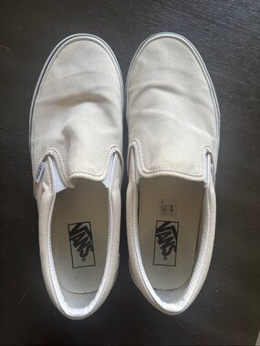 Men’s Slip on Cream Low Top Vans